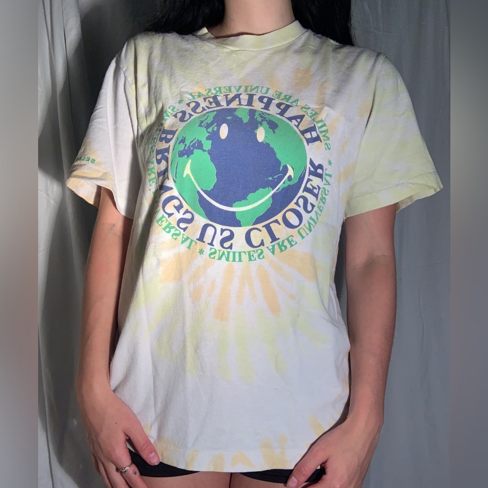 Smiley Yellow and White Tie Dye T- Shirt Small